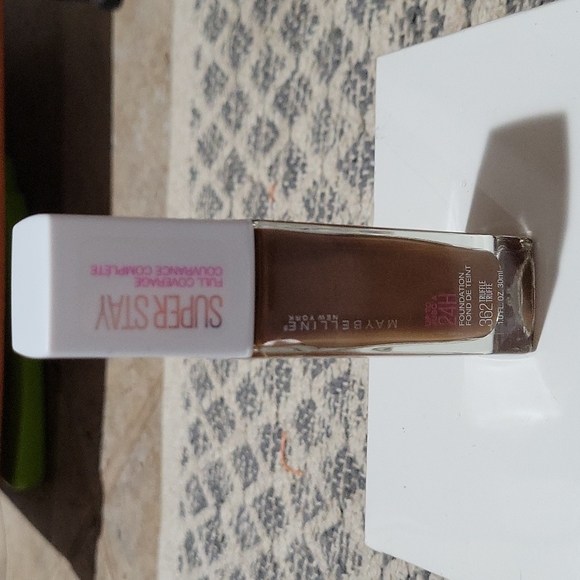 Truffle Truffe 24 Hour coverage Super Stay Foundation